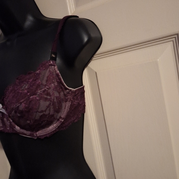 Victoria's secret underwire bra size 34C - Picture 2 of 5